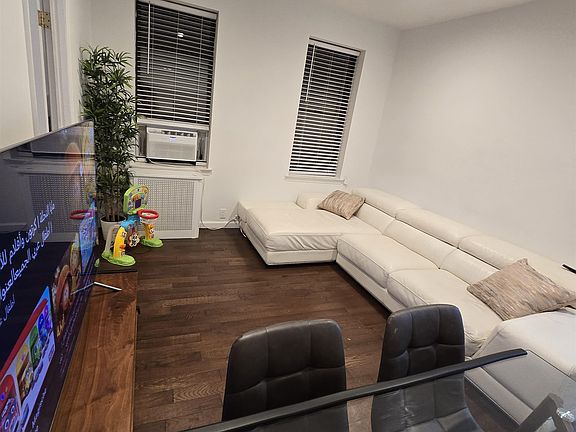 2nd image of 3315 Pleasant Ave APT 503