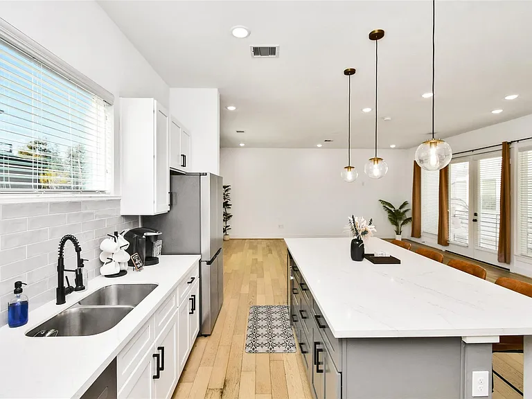208 N York St #B — Photo 9