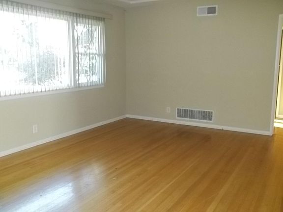 4th image of 10719 Theis Ave