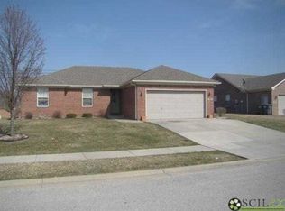 5987 Woodland Parks Ct, Columbus, IN 47201