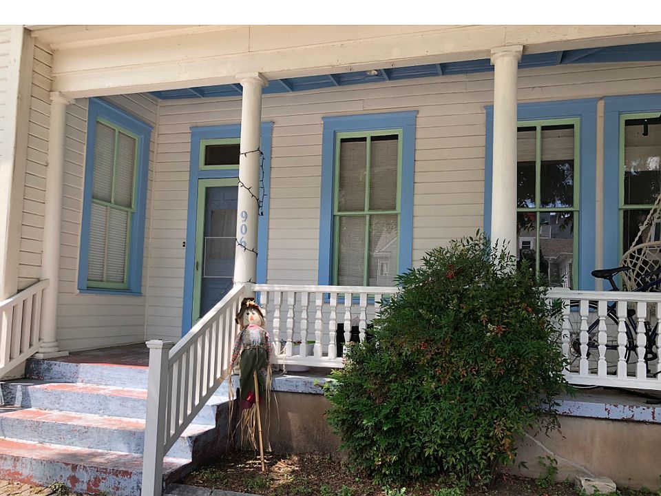 1st image of 906 W 22nd St