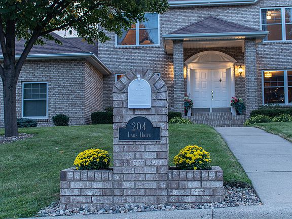 2nd image of 204 Lake Dr