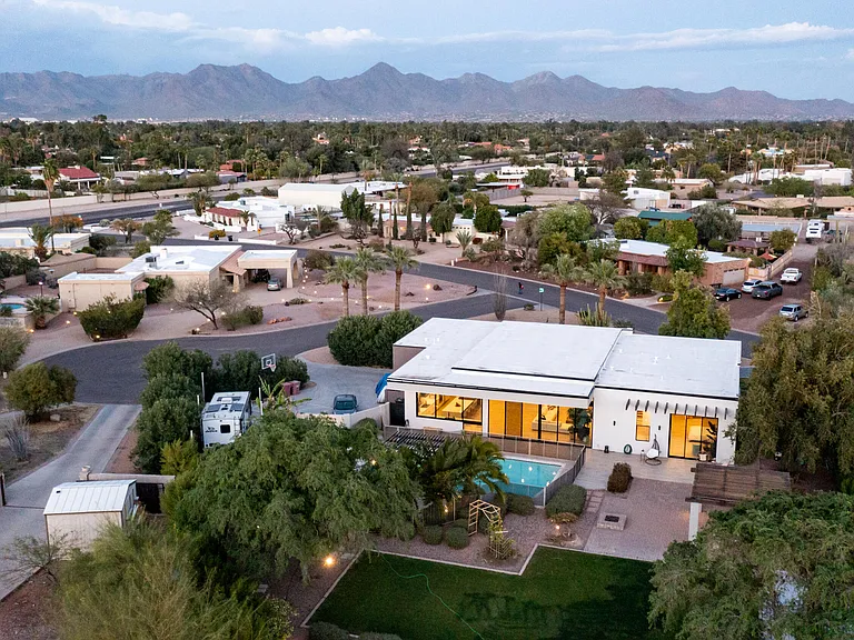 7417 E Paradise Dr — Photo 80