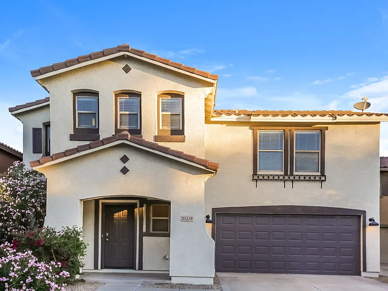 21118 E Stonecrest Dr — Photo 1