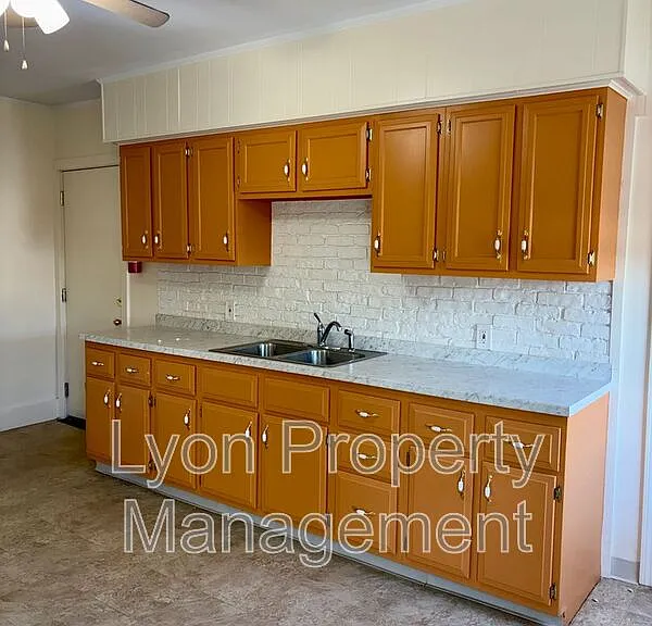98 Anthony Ave #2R — Photo 2