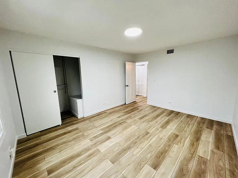 1704 Sussex Walk — Photo 9