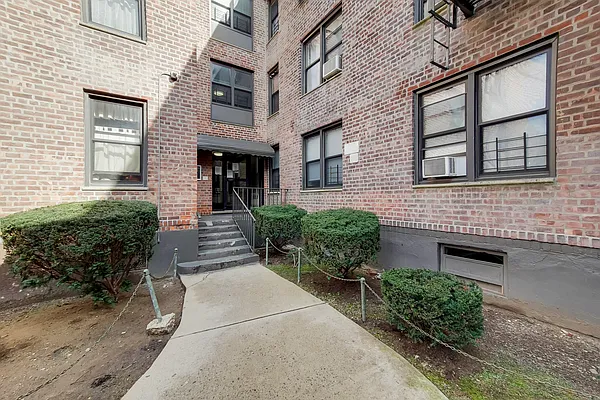 Rented by Revona Properties | media 7