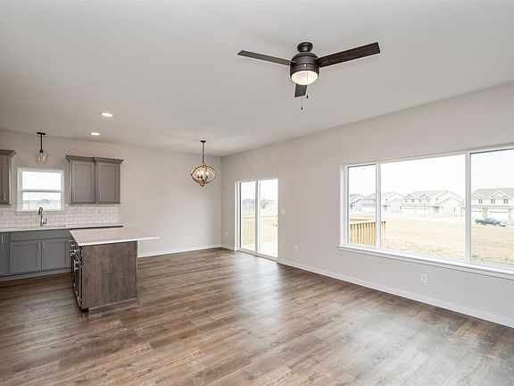 3rd image of 1185 Leann Cir