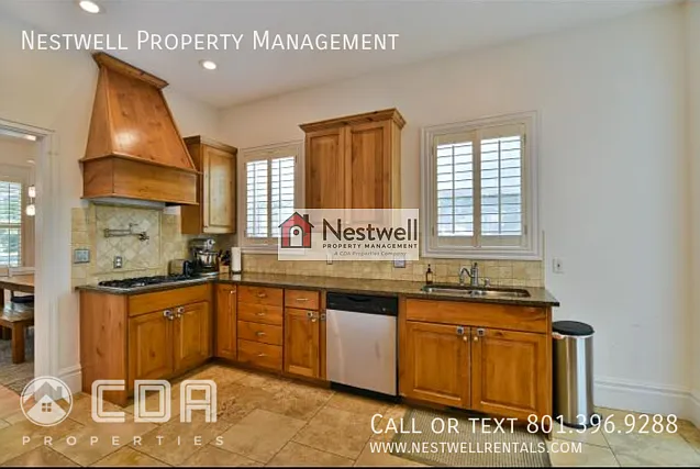 562 S Elizabeth St — Photo 10