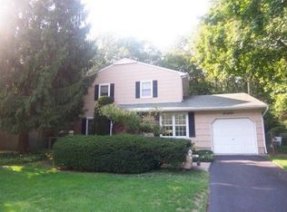 41 Country Lane Dr, Kings Park, NY 11754