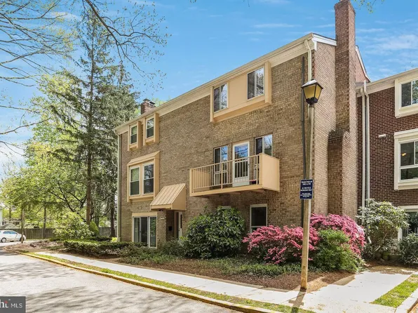 3769 Persimmon Cir #3769, Fairfax, VA 22031