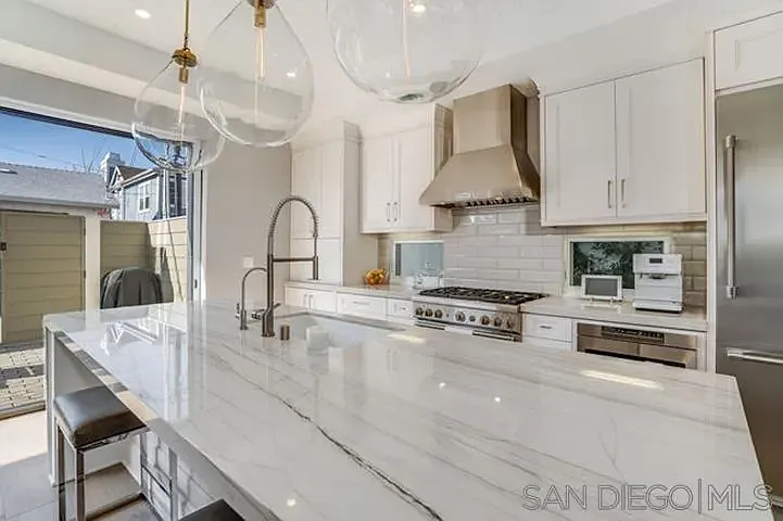 710 E Ave — Photo 16