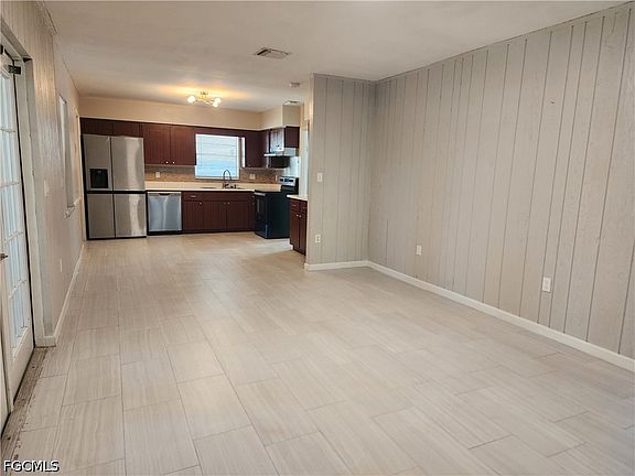 5th image of 111 E Sugarland Cir