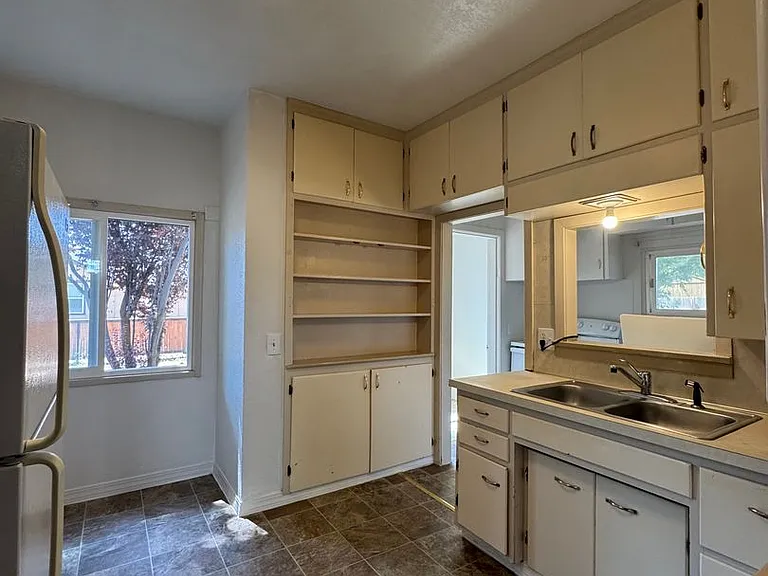 407 N Lincoln St — Photo 7