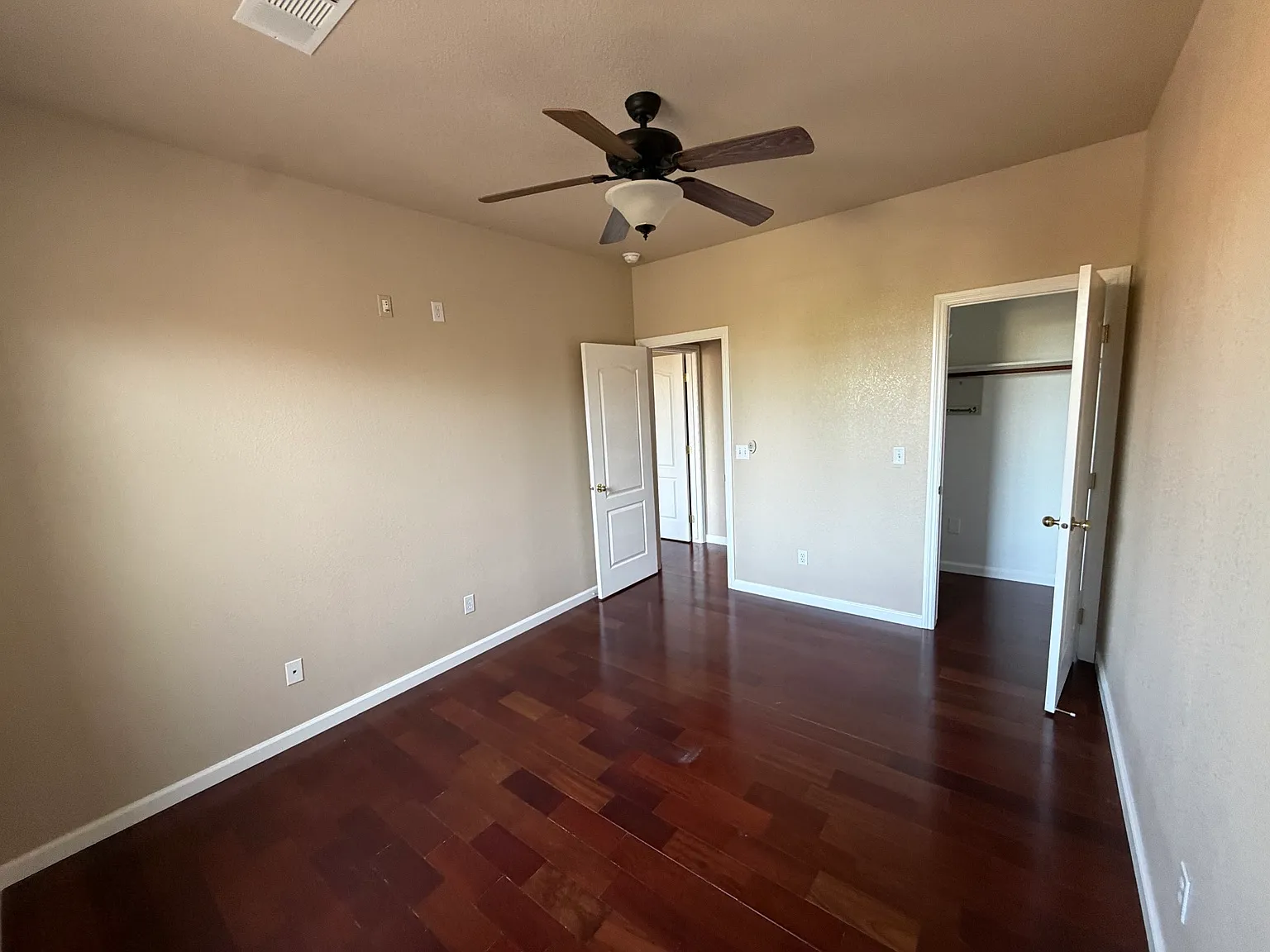 6 bed, 2.5 bath, 2808 sqft, $3,000 — Photo 4