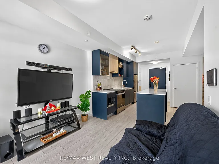 405 Dundas St W #421 — Photo 10
