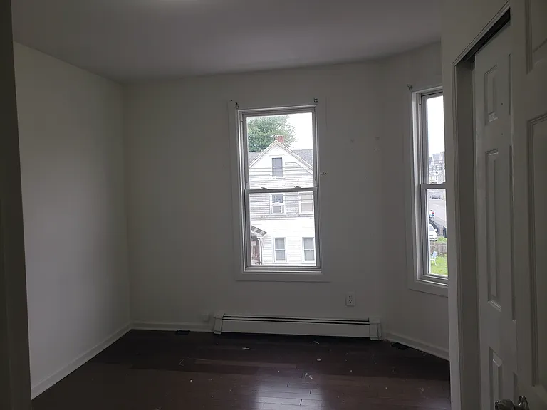 196 Putnam St #2 — Photo 6