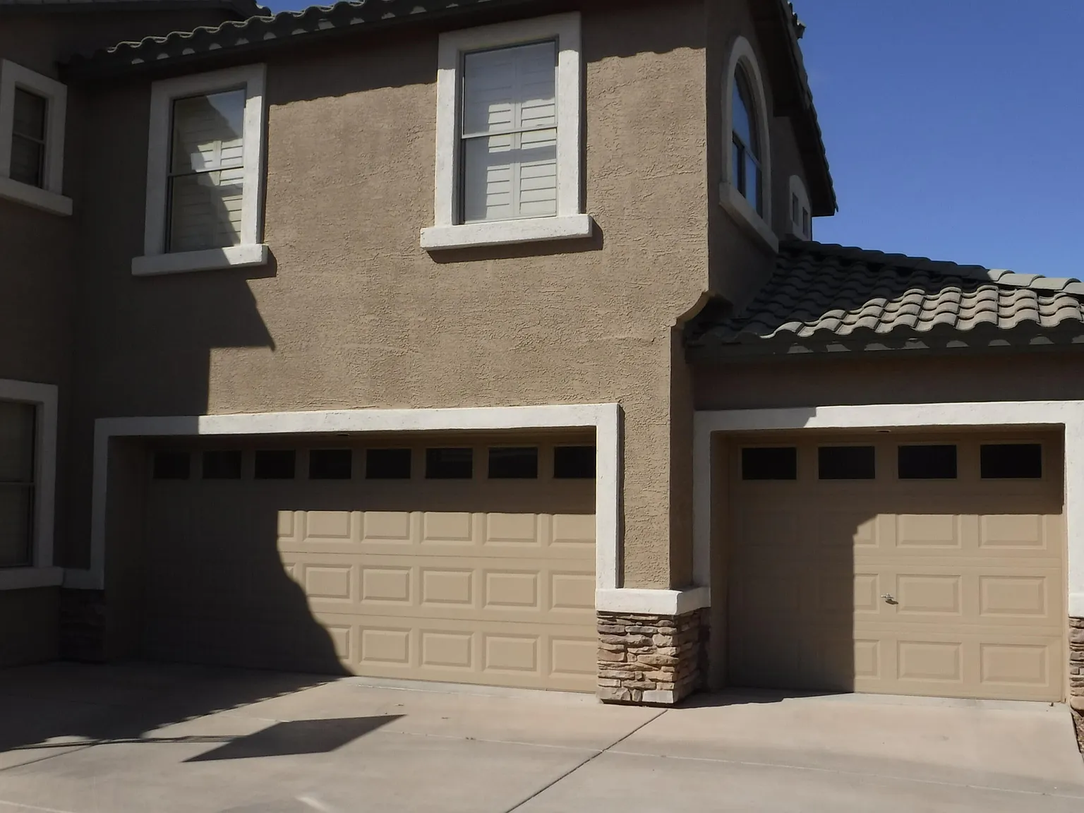 5 bed, 3.0 bath, 2969 sqft, $3,700 — Photo 3