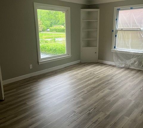 3rd image of 3787 Bainbridge Rd