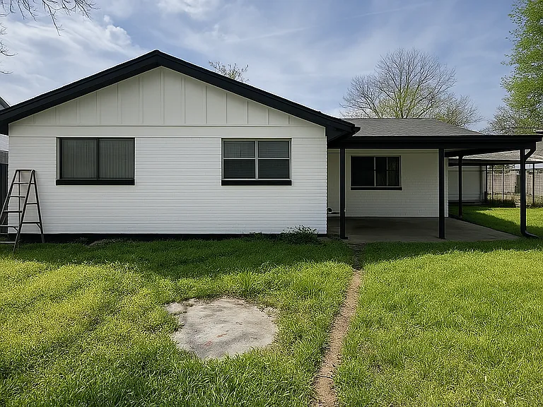 232 Hallmark Dr W — Photo 2