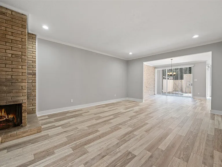 2113 Lake Village Dr — Photo 3