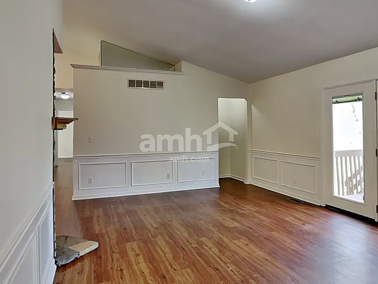 2211 Siesta Dr — Photo 6