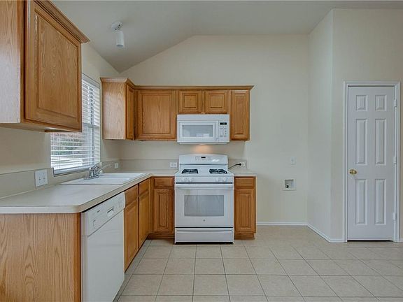 5th image of 6500 Cove Hollow Dr