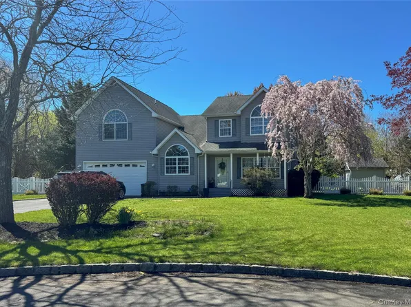 15 Whitetail Court, Center Moriches, NY 11934