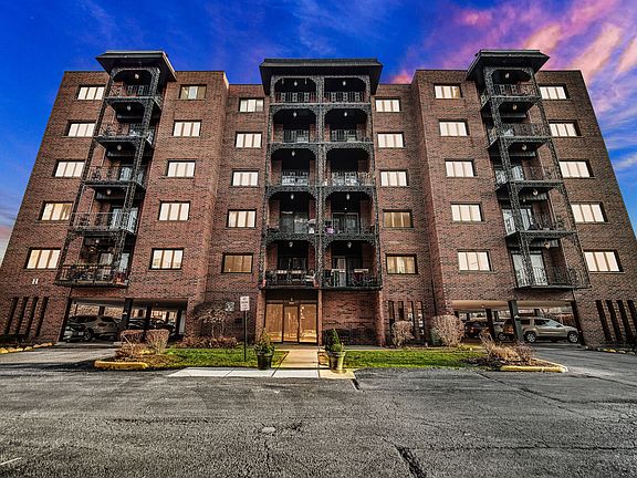 2nd image of 9395 Landings Ln #301-DES