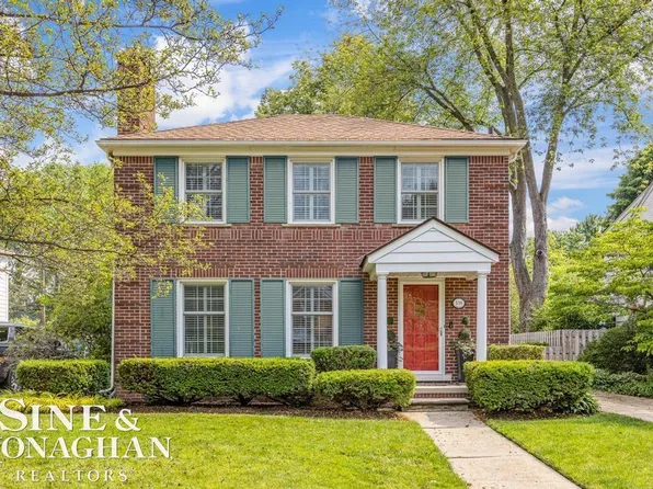 110 Hall Pl, Grosse Pointe Farms, MI 48236