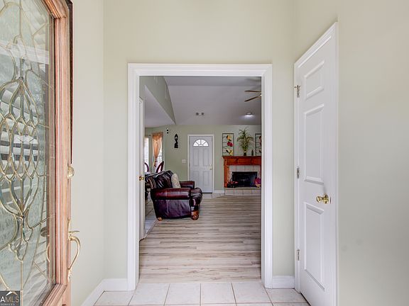 3rd image of 3004 Fairview Rd