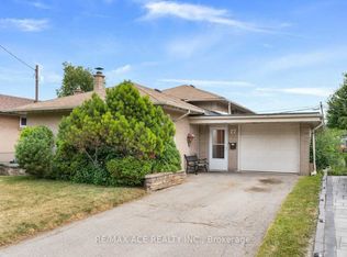27 Oakridge Dr, Toronto, ON M1M 2A5