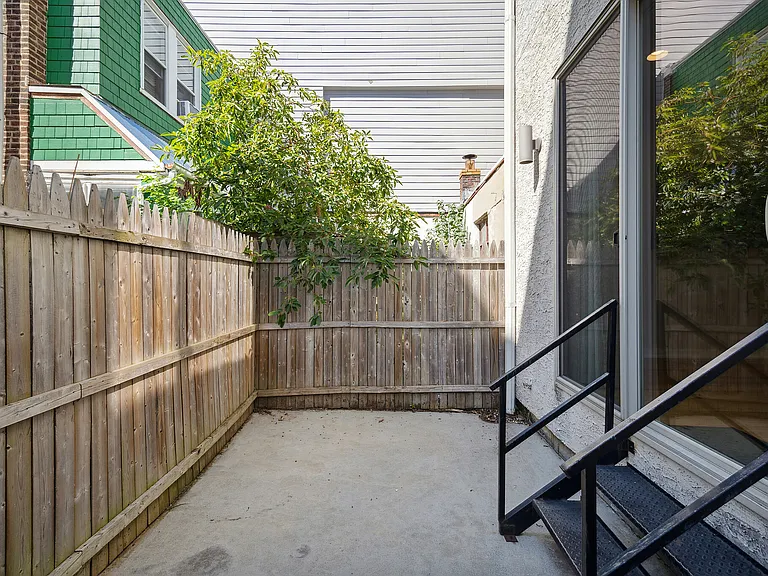 1246 E Fletcher St — Photo 30