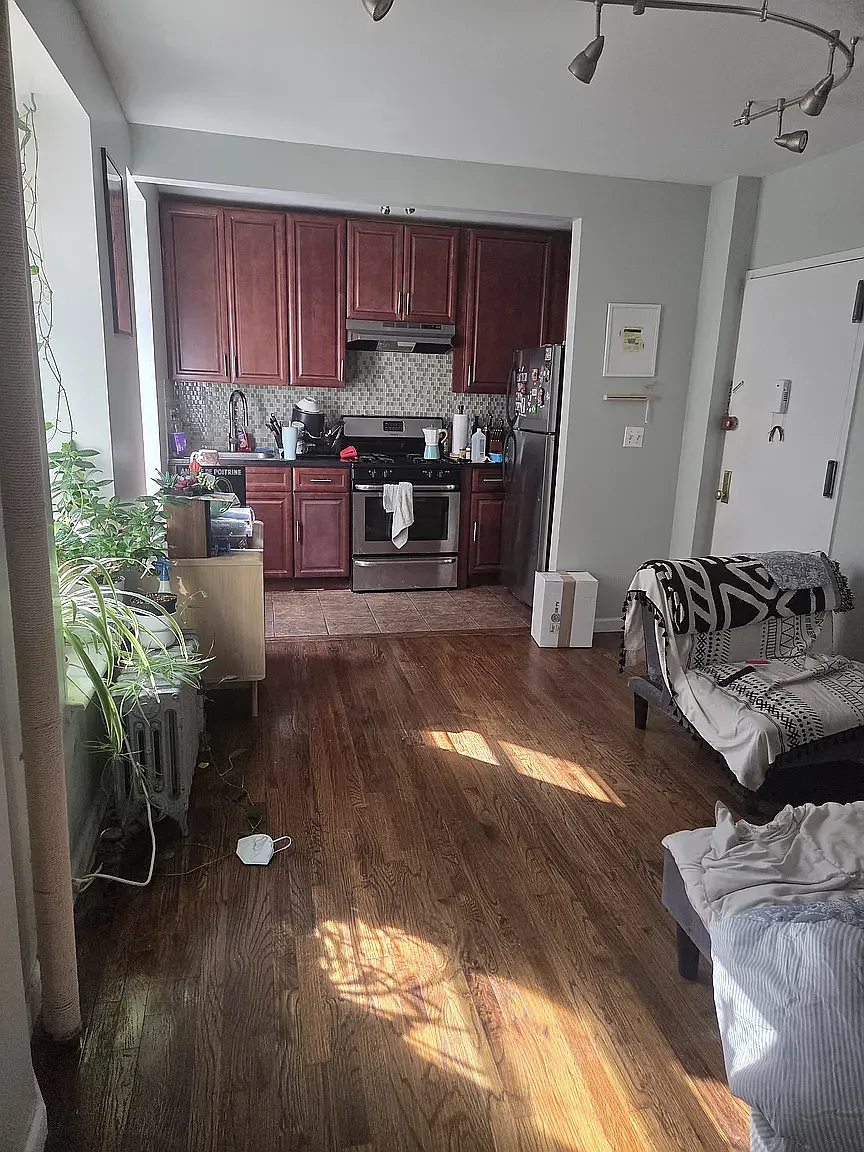 932 Myrtle Avenue — Photo 2