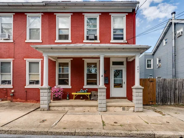 245 W Franklin St, Womelsdorf, PA 19567