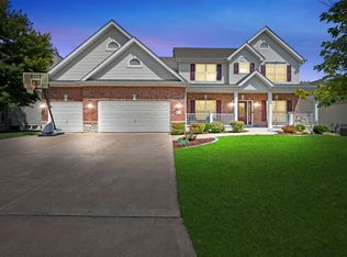 5510 Wooded Creek Dr, Saint Charles, MO 63304