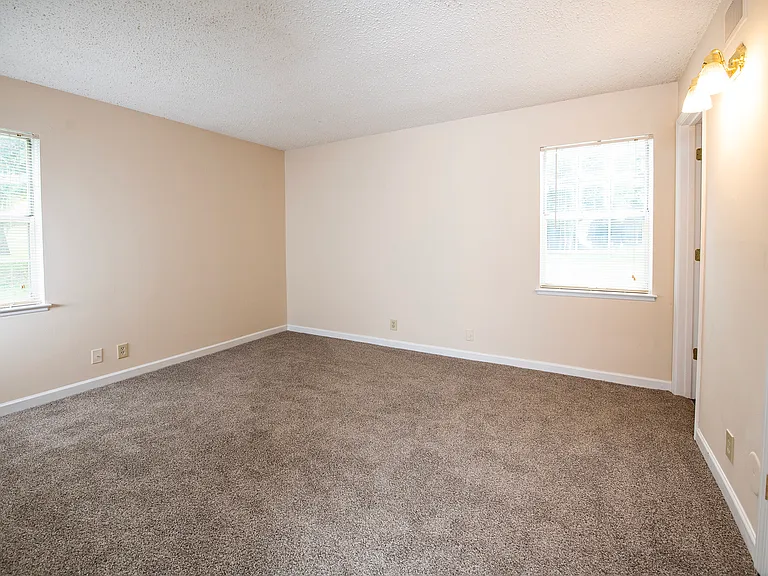 Willow Run Apartments — Photo 23