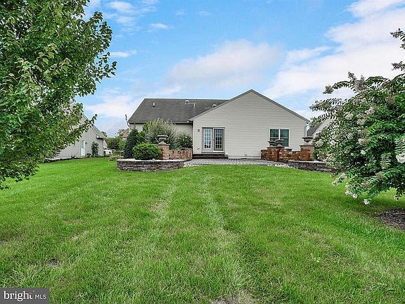 4th image of 223 Greystone Ln