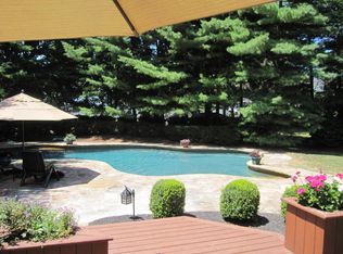 4 Warwick Dr, Long Valley, NJ 07853