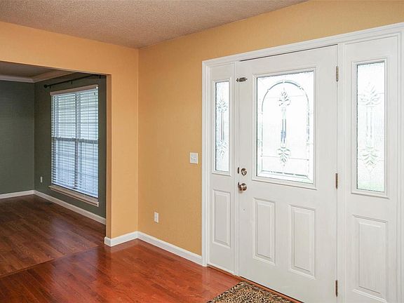 2nd image of 108 Niagra Ct