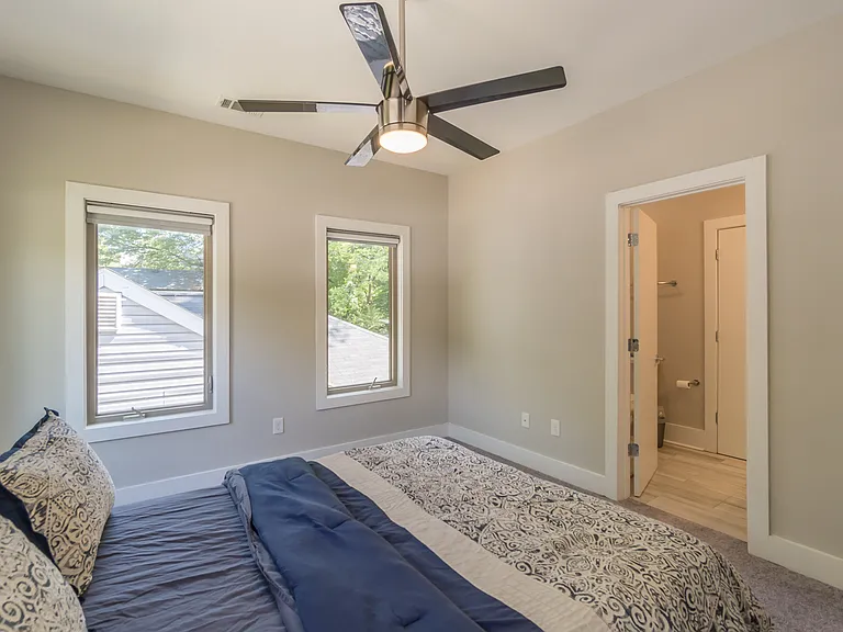 406 E Side Ave SE — Photo 43