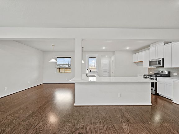 Lovely dining area and kitchen
