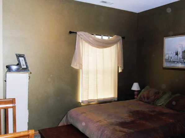 2331 W Vista Bella Dr #101, Oak Creek, WI 53154