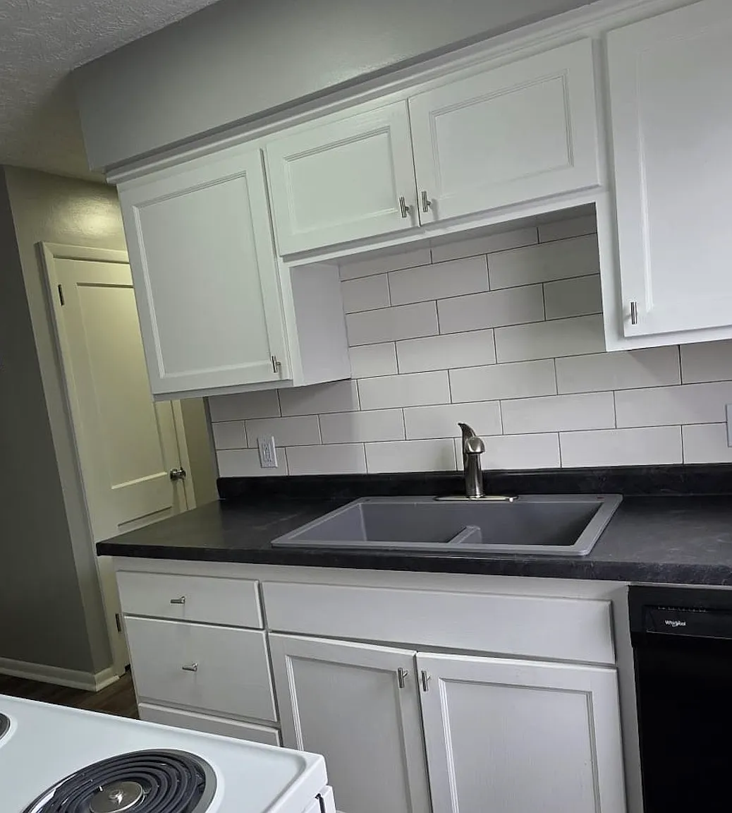 2 bed, 625 sqft, $895 — Photo 1