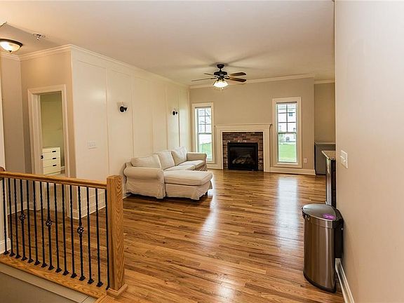 4th image of 408 McClennan Dr