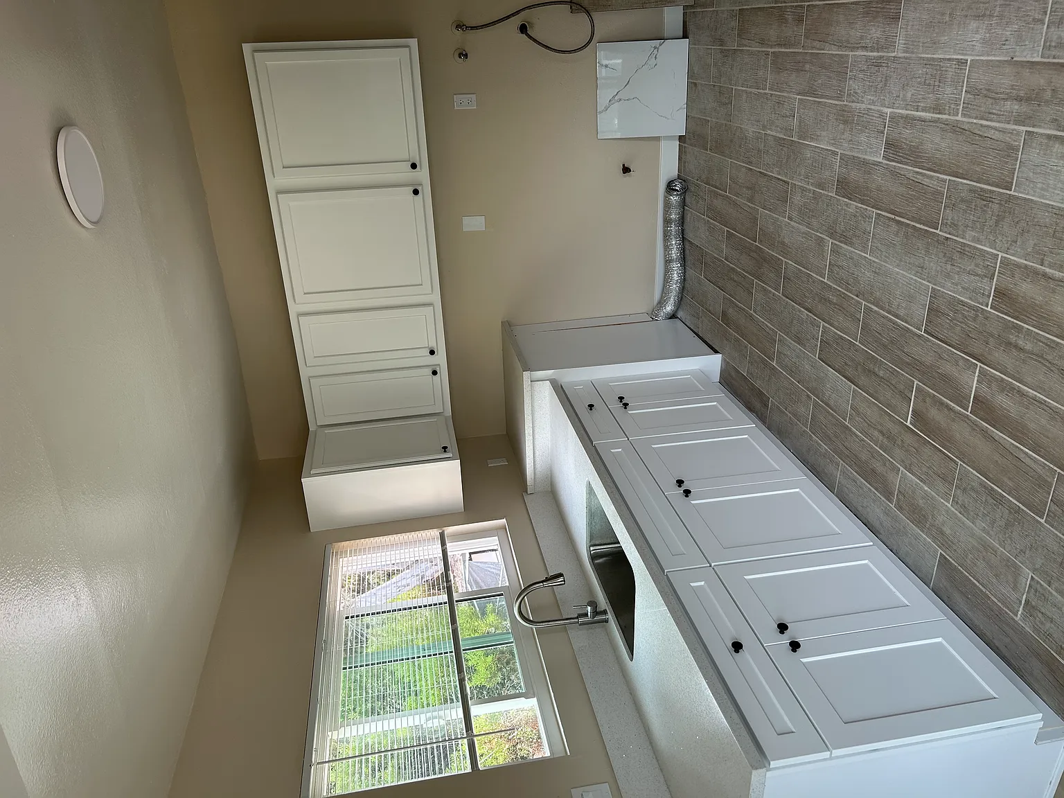2 bed, 900 sqft, $2,200 — Photo 2