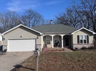 907 Oregon Dr, Carterville, MO 64835