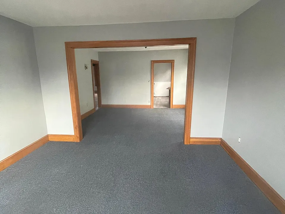 117 Shuttle Meadow Ave #2