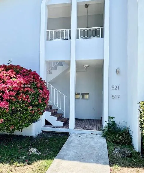 517 Menendez Ave #- — Photo 45