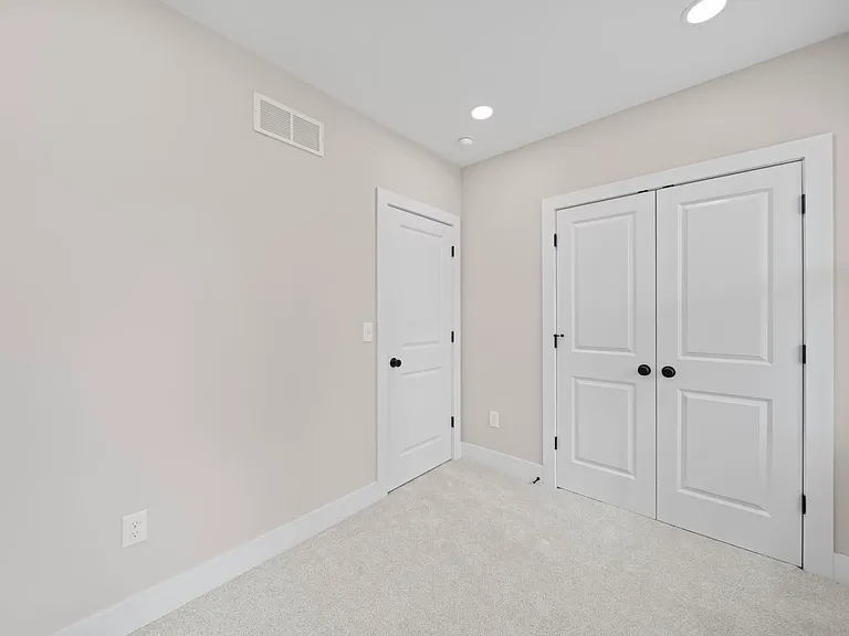 2589 Dayton Ave — Photo 34